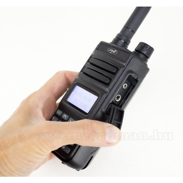 Hordozható kétsávos VHF / UHF adó-vevő rádió állomás P15UV